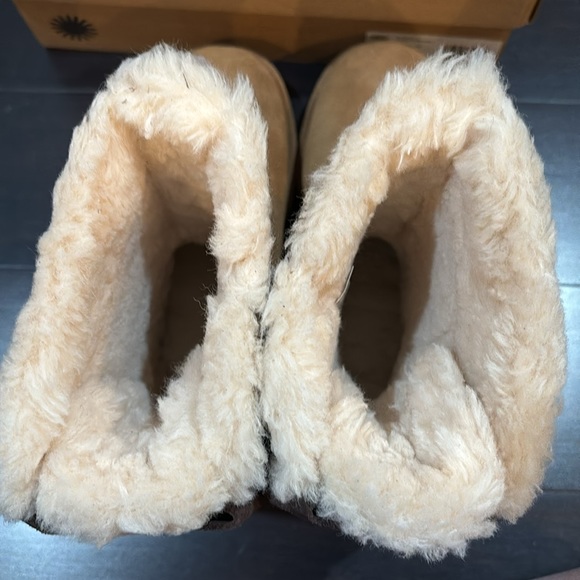 UGG BAILEY SUEDE BOW BOOTS IN CHESTNUT SZ 7, 8 NEW IN BOX - Picture 6 of 15